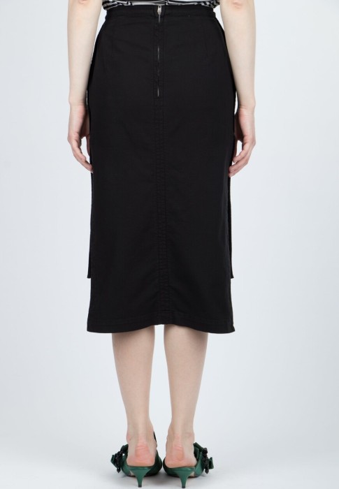 Товар черного цвета с внутренней стороны