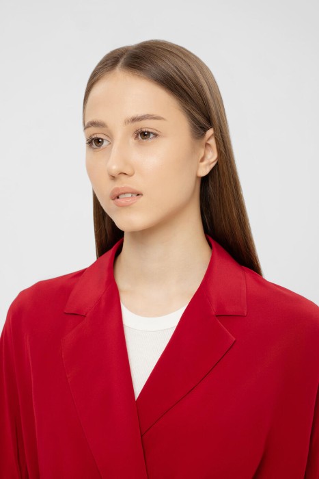 Товар красного цвета с внутренней стороны