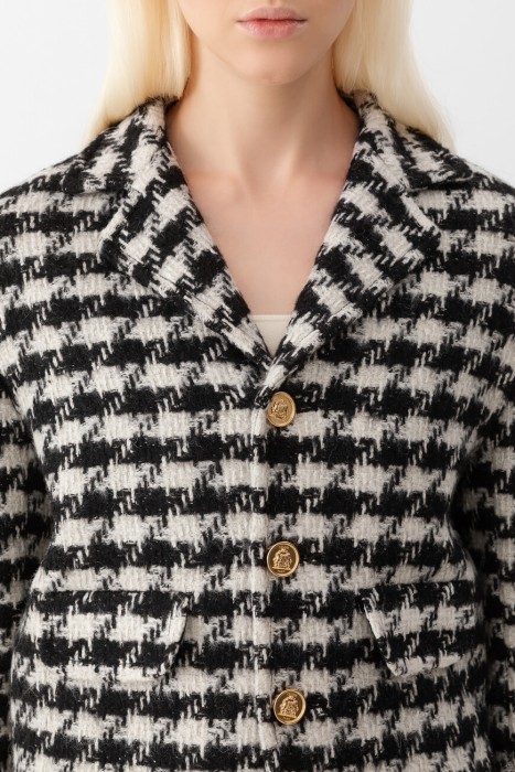 Товар черного цвета с внутренней стороны