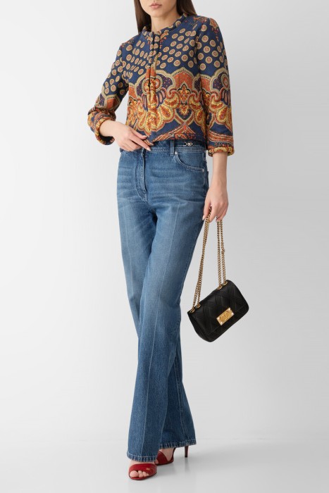 Товар синего цвета с внутренней стороны