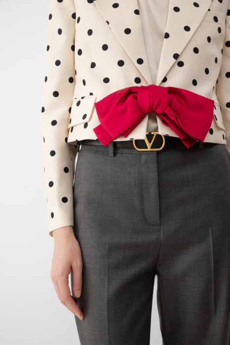 Товар бежевого цвета с внутренней стороны