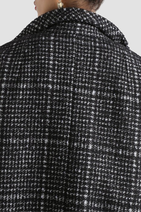 Товар черного цвета с внутренней стороны