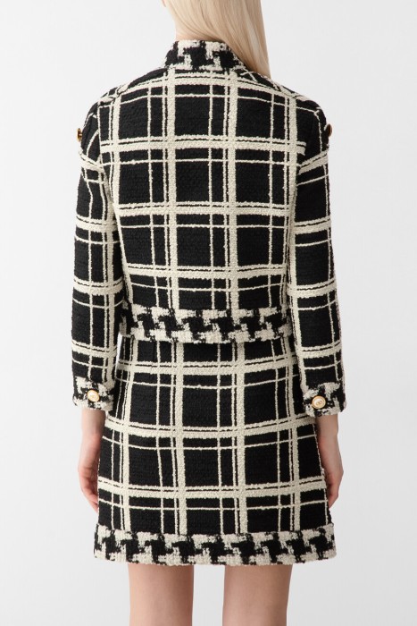 жакет  по цене 306750 руб вид справа