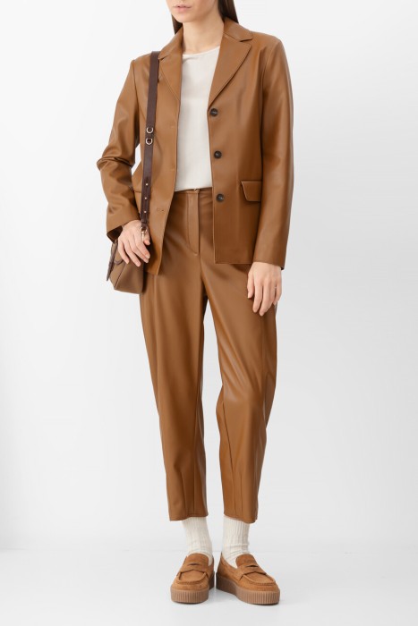 Товар коричневого цвета с внутренней стороны