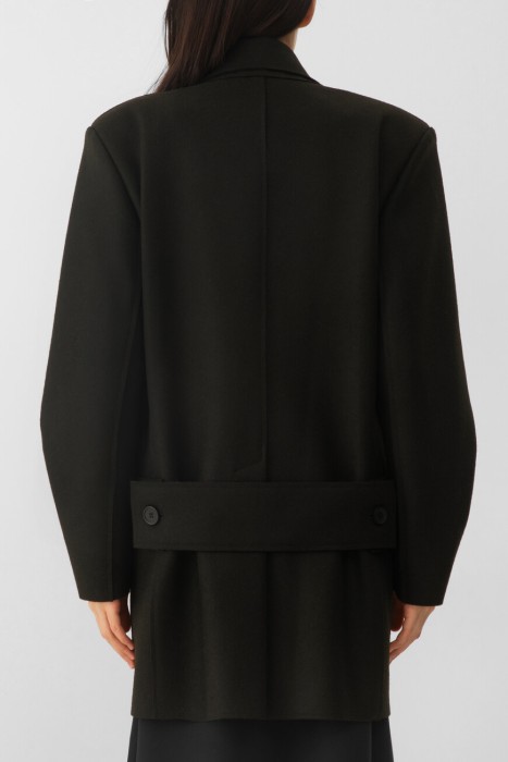 жакет  по цене 79000 руб вид справа