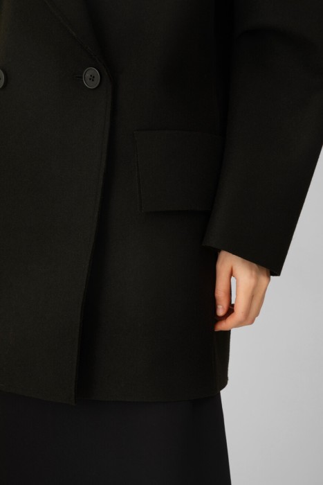 Товар зеленого цвета с внутренней стороны