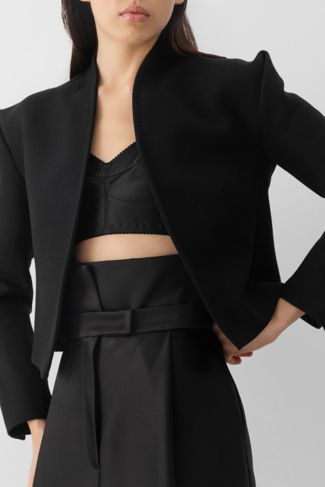 Товар черного цвета с внутренней стороны