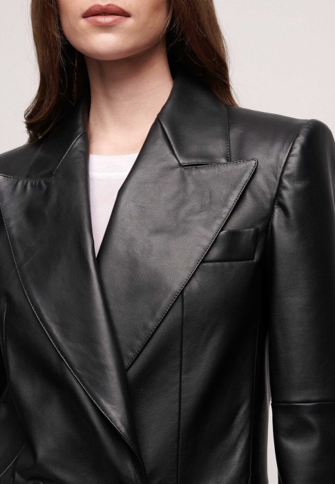 Товар черного цвета с внутренней стороны