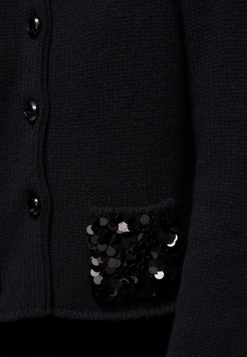 Товар черного цвета с внутренней стороны