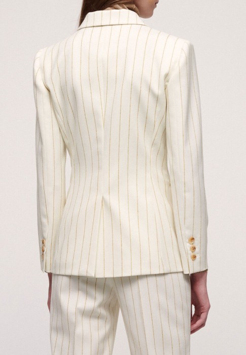 Товар бежевого цвета с внутренней стороны