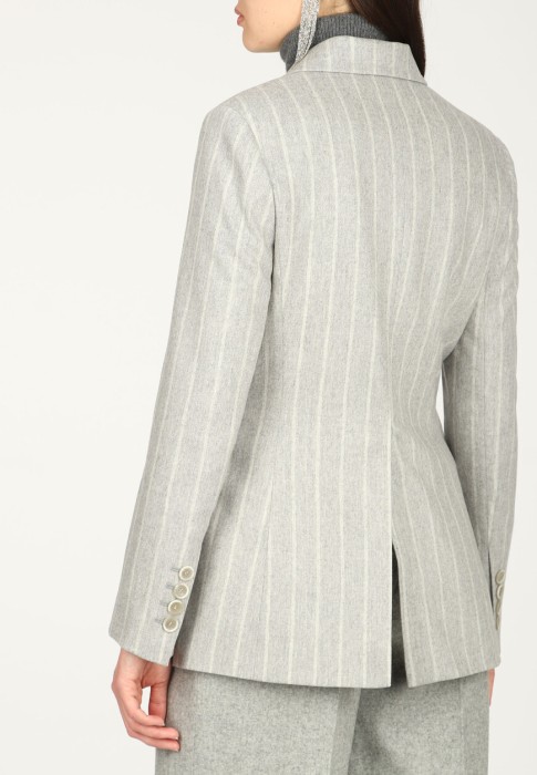 Товар серого цвета с внутренней стороны