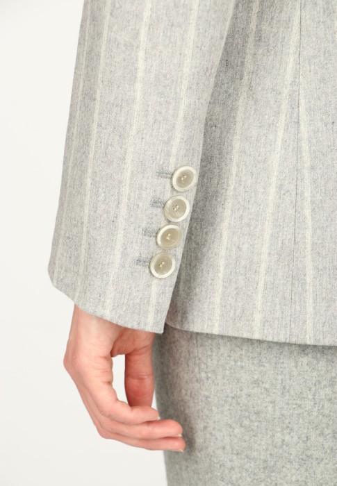 жакет  из проверенных материалов спереди