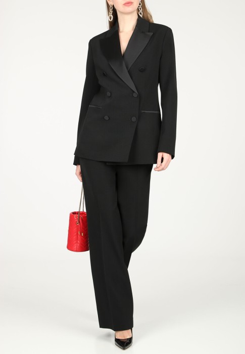 Товар черного цвета с внутренней стороны