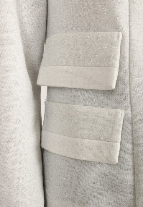 Товар серого цвета с внутренней стороны