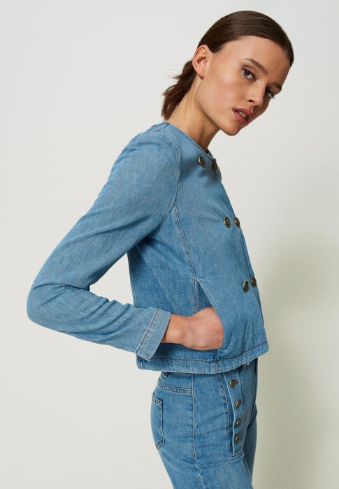 Товар синего цвета с внутренней стороны