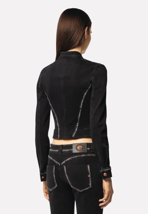 Товар черного цвета с внутренней стороны