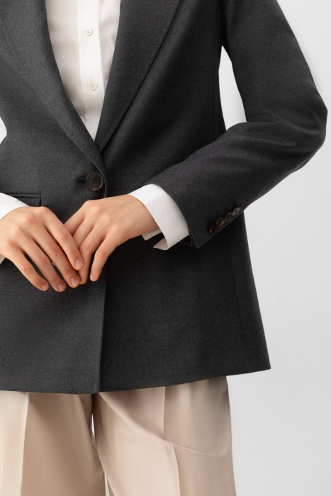 Товар серого цвета с внутренней стороны