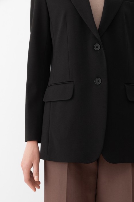 Товар черного цвета с внутренней стороны