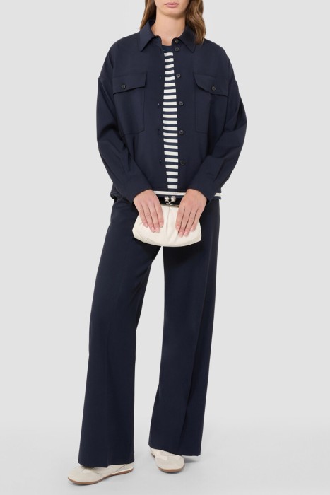 Товар синего цвета с внутренней стороны