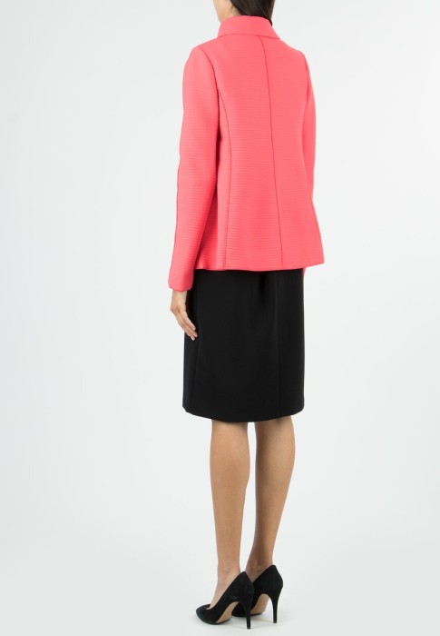 Товар красного цвета с внутренней стороны