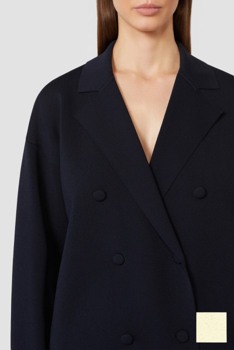 Товар белого цвета с внутренней стороны