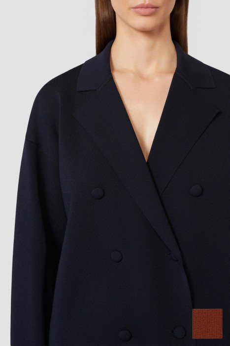 Товар коричневого цвета с внутренней стороны