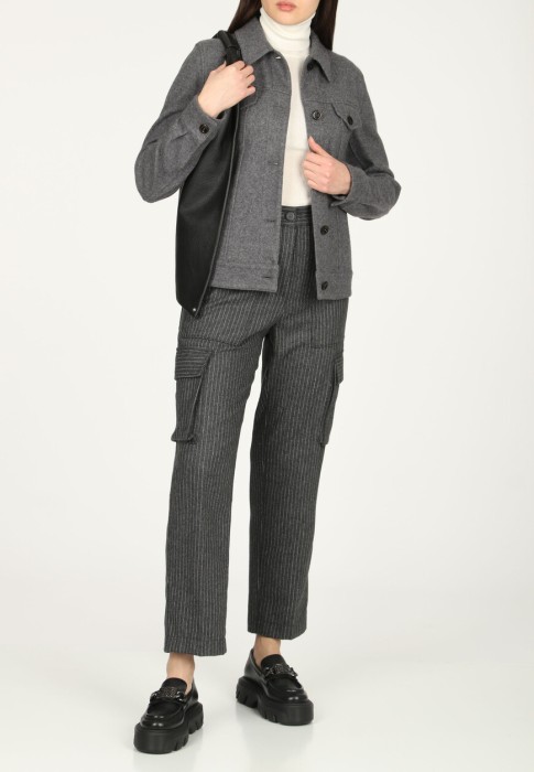 Товар серого цвета с внутренней стороны