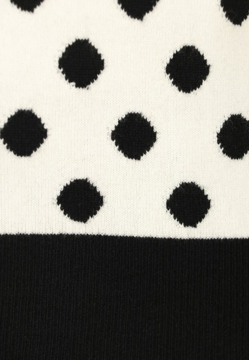 Товар белого цвета с внутренней стороны