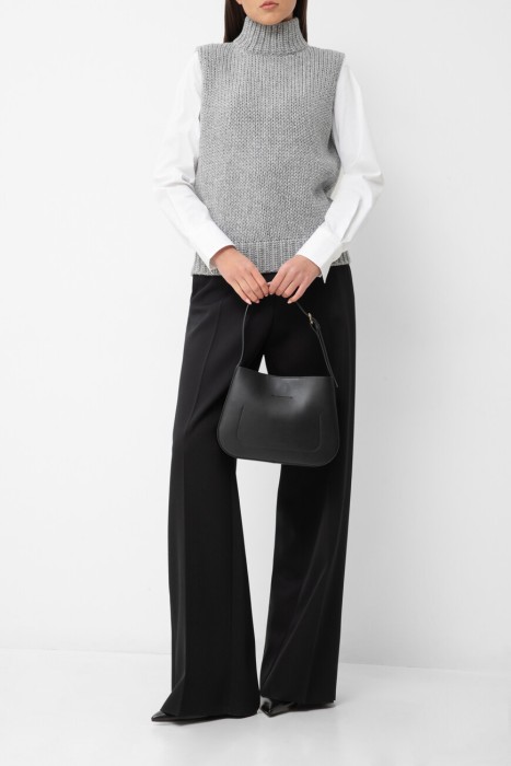 Товар серого цвета с внутренней стороны