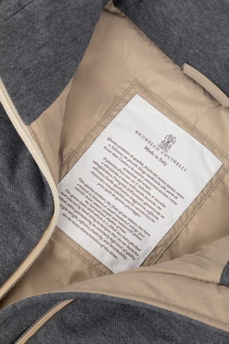 жилет  модель в спортивном стиле спортивного стиля с лицевой стороны