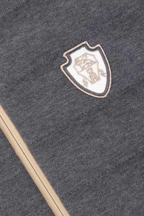 жилет  модель в спортивном стиле на сезон этого года фотография