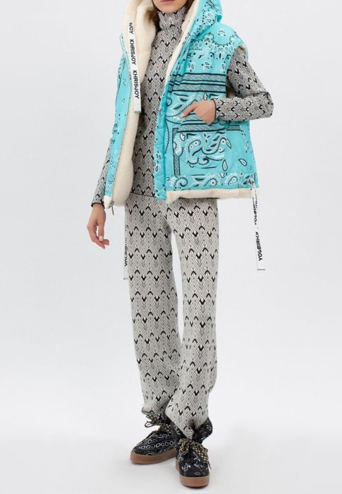 Товар белого цвета с внутренней стороны