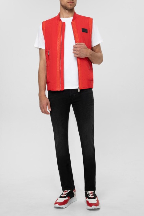жилет  с отделкой из змеи красный от бренда billionaire вид слева