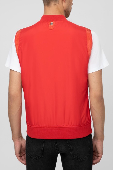 жилет  с отделкой из змеи красный из италии вид сбоку