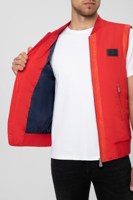 жилет  с отделкой из змеи красный универсального стиля с лицевой стороны