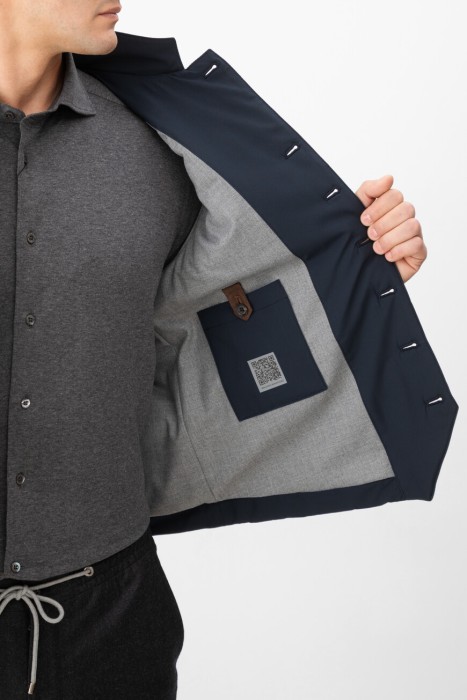 жилет  универсального стиля с лицевой стороны