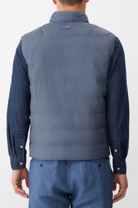 жилет  по цене 89950 руб вид справа