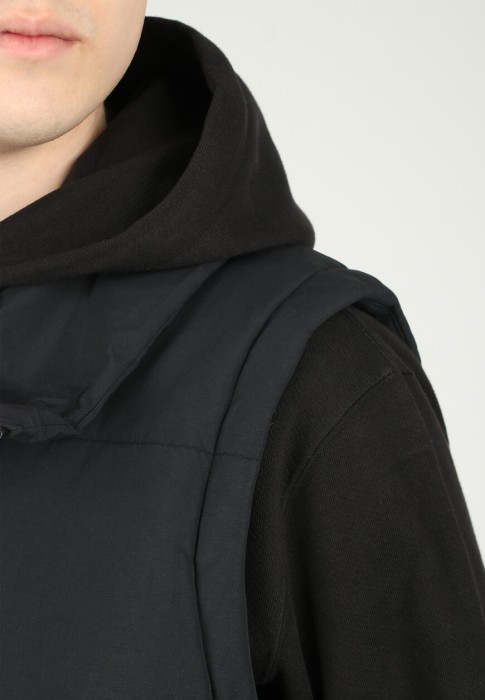 жилет  универсального стиля с лицевой стороны