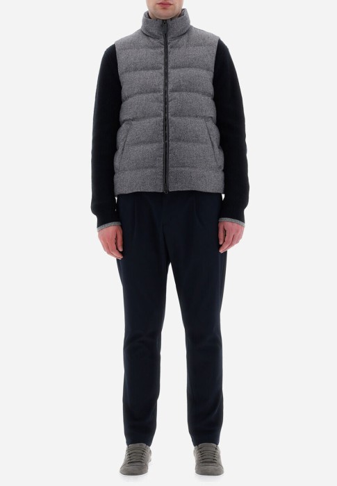 жилет  по цене 172900 руб вид справа