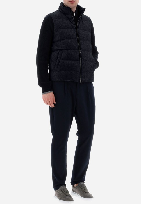 Товар синего цвета с внутренней стороны