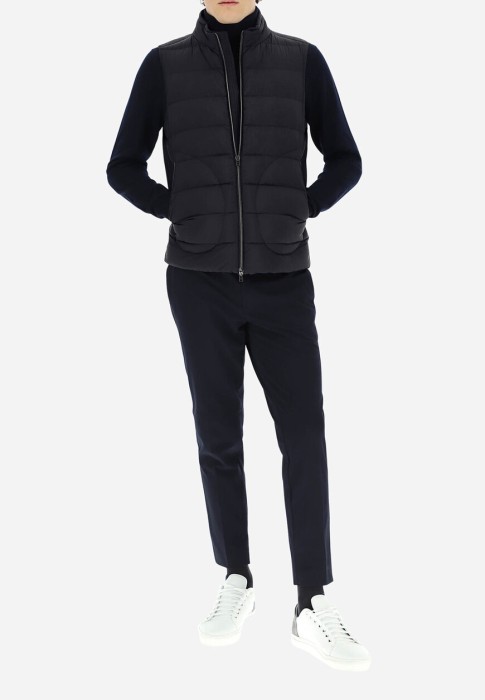 жилет  по цене 69700 руб вид справа