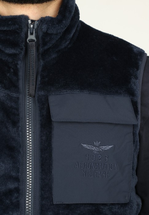 Товар синего цвета с внутренней стороны