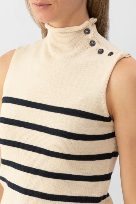 жилет  из италии вид сбоку