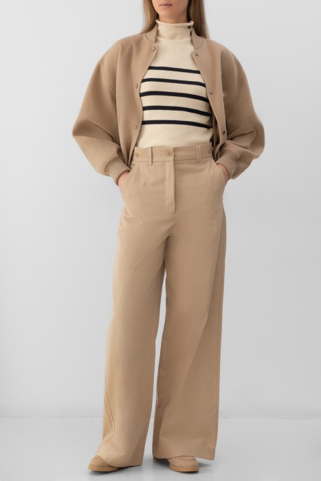 Товар разноцветного цвета с внутренней стороны