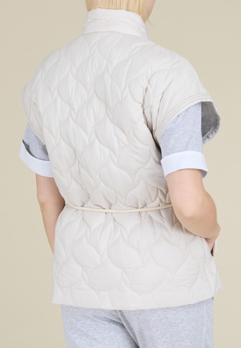 жилет  по цене 90335 руб вид справа