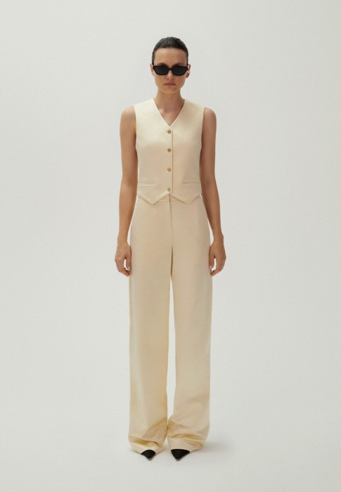 жилет  по цене 101900 руб вид справа