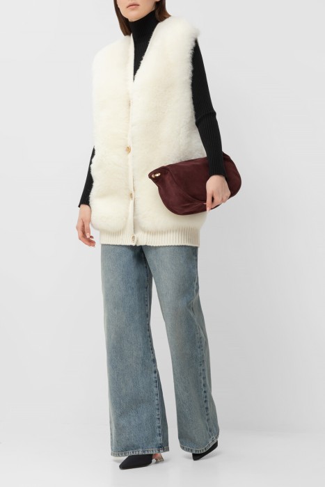 Товар белого цвета с внутренней стороны