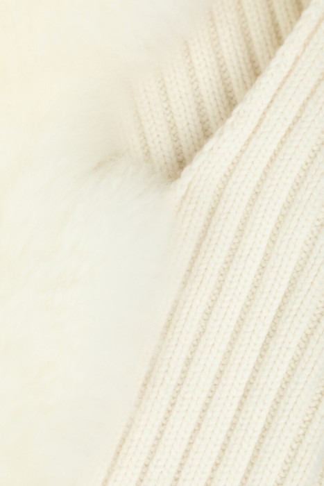 жилет  универсального стиля с лицевой стороны