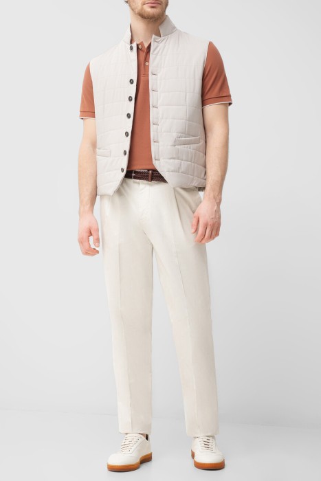 Товар бежевого цвета с внутренней стороны