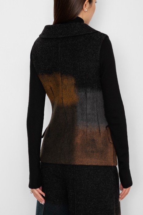 жилет  от бренда dior вид слева